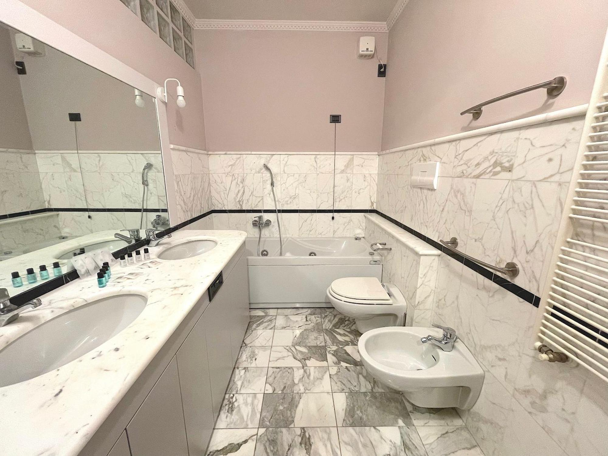 Best View Boutique Apartments Бергамо Екстериор снимка
